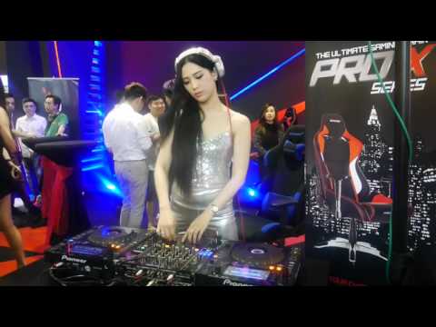 DJ Pennie live spining IT Fair @Midvalley (AKracing)