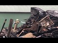 Woonwagen brandt uit, brandweer redt papierhandel
