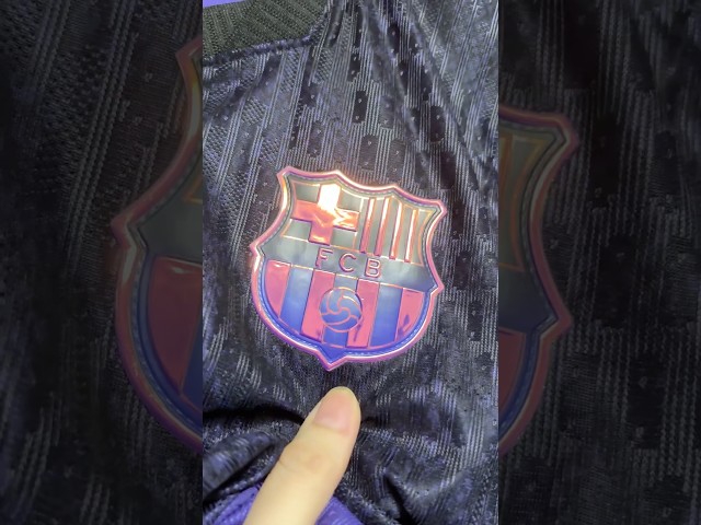 Vídeo relacionado con Atletico DE Madrid Camiseta Personalizable Primera Equipación Temporada 2023-2024 Réplica Oficial - Tallas Adulto (M)