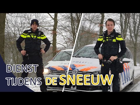 Politie dienst tijdens de Sneeuw - Verdachten van een verdachte situatie gaan rennen - Utrecht