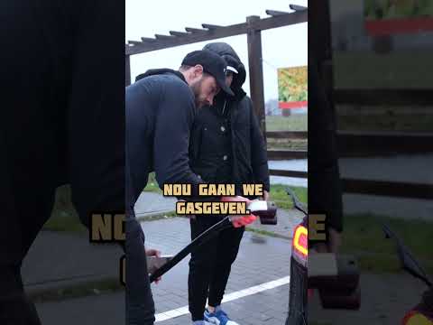 Handig zo'n Tesla... 😅 | Joel Beukers