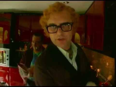 Stella Street: Series 2, Ep5 - The Cat's Away