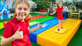 Download lagu Tantangan 4 warna dan kolam renang penuh dengan bola plastik mp3