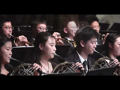中学管乐团表演