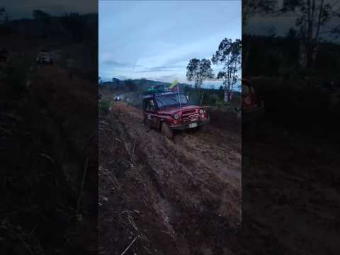 Así están las trochas del municipio de Mesetas departamento del Meta,  #uaz luchando con todo #campo
