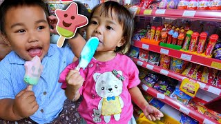 Download lagu Vlog Rafisqy Makan Es Krim Karakter Spongebob, Patrick, Kakak Adik Rebutan Permen Yupi Main Ayunan mp3 Download lagu Vlog Rafisqy Makan Es Krim Karakter Spongebob, Patrick, Kakak Adik Rebutan Permen Yupi Main Ayunan mp3