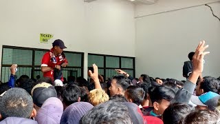 Download lagu Keren! The Jakmania Ber”Chant Saat Antri Tiket Persija Vs PSS Sleman Piala Presiden 2019 mp3