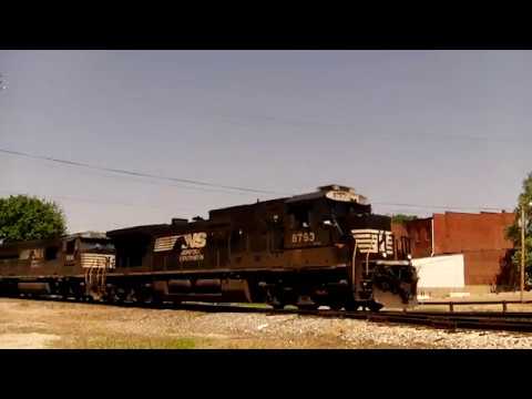 NS 272 @ LOGANSPORT, IN 5 23 15 NS 8793 NS 6916 NS 9458