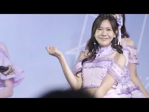 "Kimi wa Melody"  Noey BNK48 [Fancam 4k] : Roadshow 12thsingle Central Chaingmai Airport 17 Sep 2022