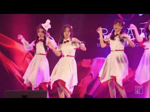 220313 BNK48 Earn - โดดดิด่ง @ BNK48 First Rabbit Roadshow Mini Concert [FanCam 4K 60p]