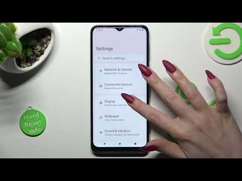 How to Turn On or Off Auto Brightness on Your Motorola Moto E13 / Enable or Disable Auto Brightness