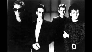 Dark Entries de Bauhaus 