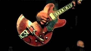 DeLillos  . Hjernen Er Alene.