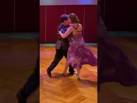 Adornos de la Mujer, Planeo y Giro - CARLOS DI SARLI