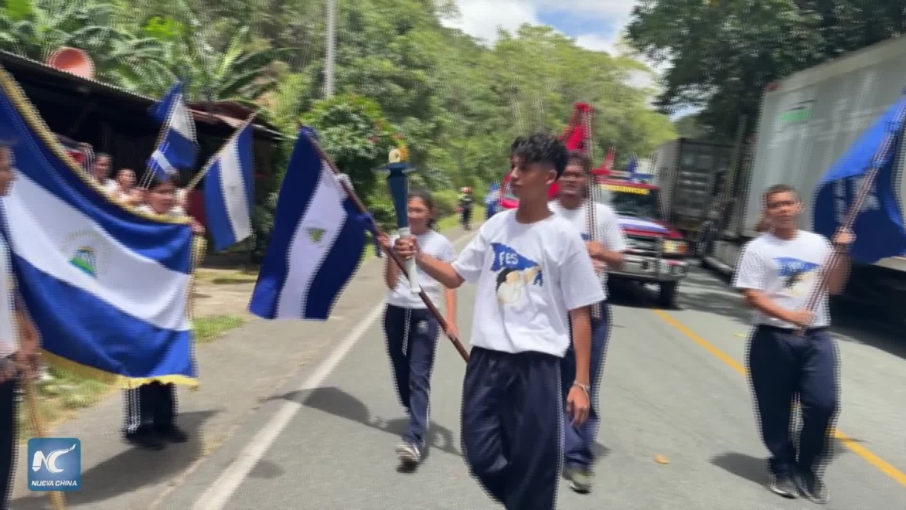 La "llama de la unidad" cruza la frontera entre Nicaragua y Honduras