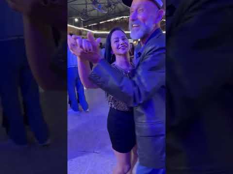 Valsa baile animado em três barras do Paraná