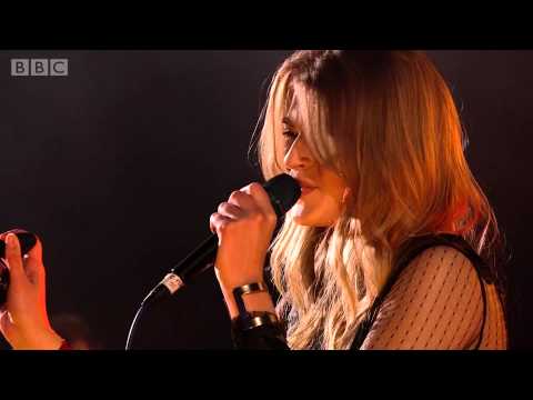 Laura Doggett - Old Faces (Radio 1's Big Weekend 2015)