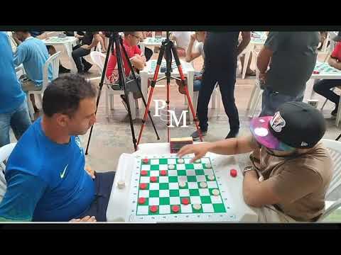 Centro em chamas: MI Vinícius Damir atropela o jogo do mestre Izac. #damas#checkers#Шашки