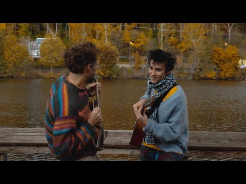 Jacob Collier & Chris Thile – Sweet Melody