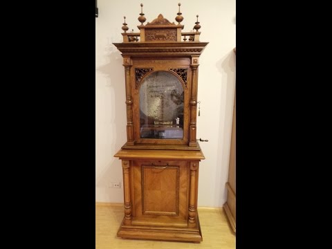 uraltes Stand - Polyphon von 1880 mit 62,5 m Platten, Piccolotönen und Münzeinwurf