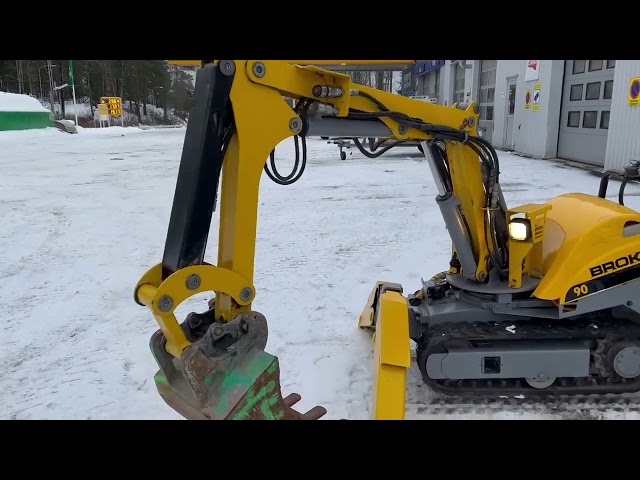 860692 BROKK 90 demolition robot with equipment