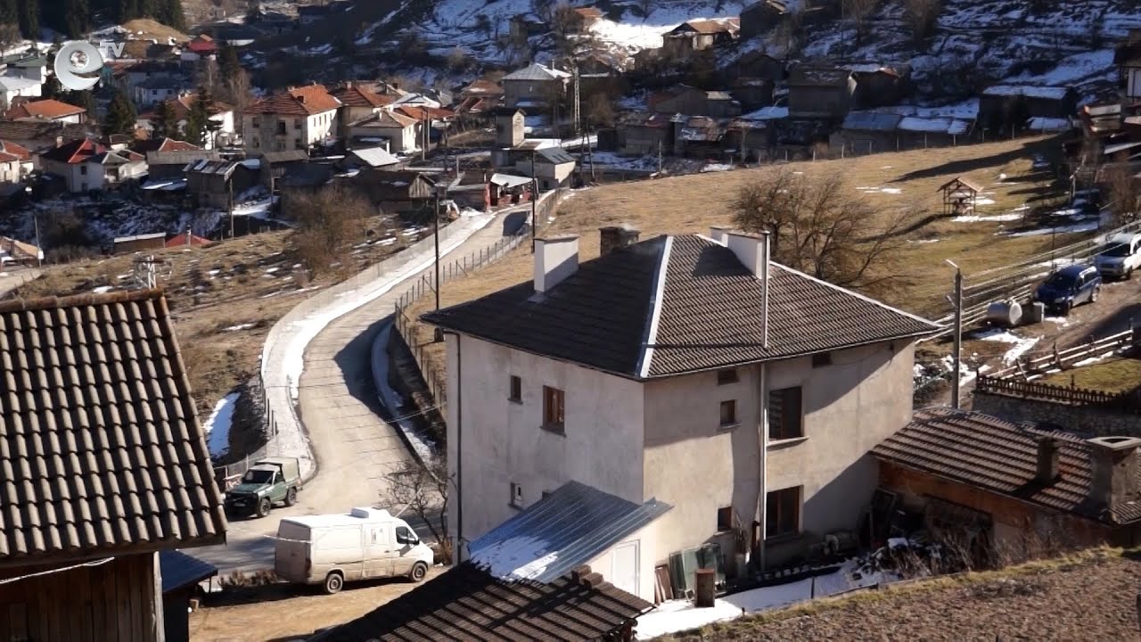 Трети месец Триград е без път. Кога ще дойдат машините, питат от селото