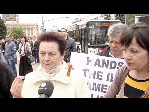 Thousands join Victory Day march in Donetsk