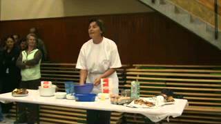 preview picture of video 'SKUD Dalj - 2010 - 2Gužvarijada - Radionica-Kako napraviti ukusnu gužvaru  16.10.2010'