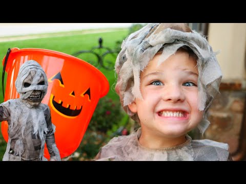 TRICK or TREAT for HALLOWEEN CANDY ! Caleb Pretend PLAY Scavenger Hunt in Spooky COSTUMES with MOM!
