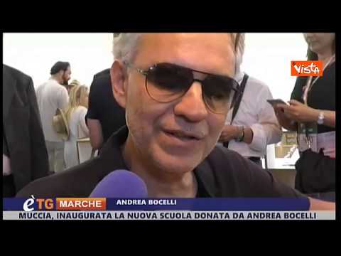 Andrea Bocelli inaugura la nuova scuola De Amicis a Muccia