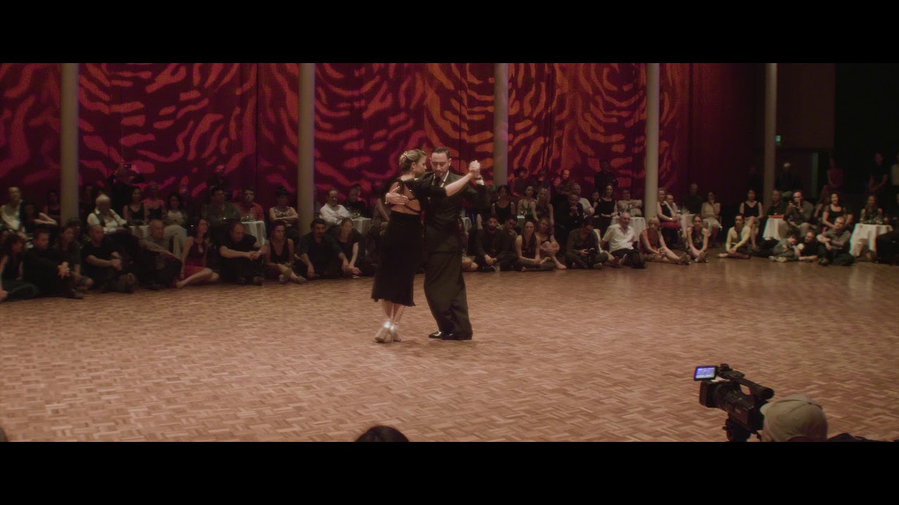 Fausto Carpino & Stephanie Fesneau - A los amigos