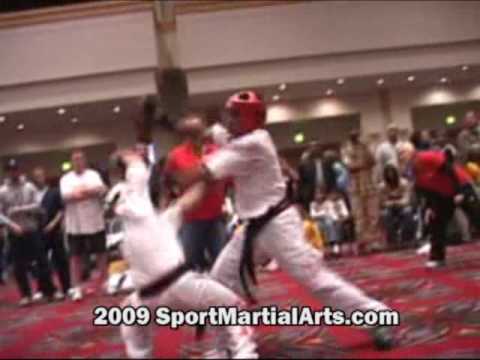 Robbie Lavoie v Willie Hicks - Men's LW sparring grand championship - 2009 Amerikick Internationals