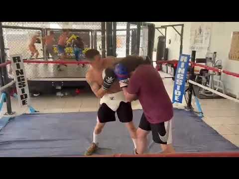 20-5 PRO BOXER NICK KISSNER SPARS EVERYONE