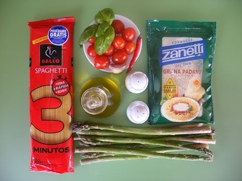 Spaghetti con espárragos verdes