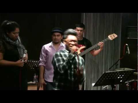 Tompi ft. Idang Rasdiji, Matthew Sayersz & Vina - Route 66 @ Mostly Jazz 15/10/11 [HD]