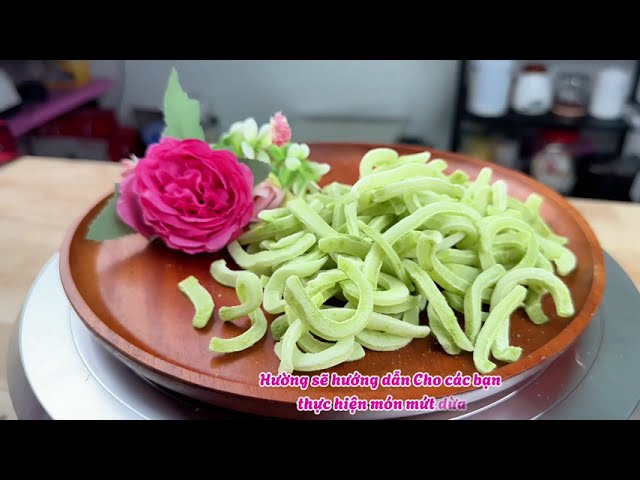 Cách làm mứt dừa không bị chảy nước