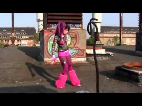 Nymphetamine tanzt zu Noisuf X   Shut the hell up360p H 264 AAC