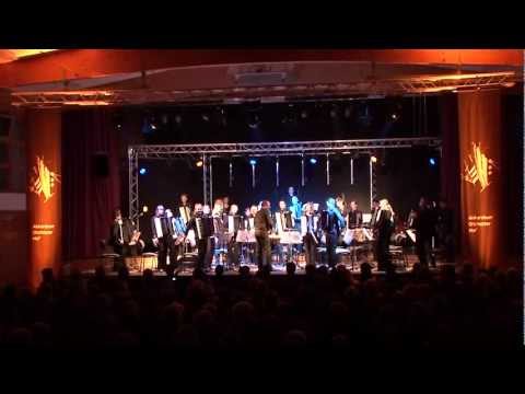 Akkordeonorchester Hof - Skandal im Sperrbezirk (Spider Murphy Gang)