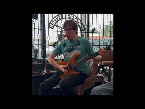 CAN A KILLER BLIND GUITAR PLAYER TELL IF HE IS PLAYING A HEADLESS GUITAR?