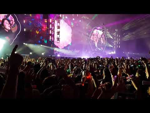 Video thumbnail for Paradise (Live in Buenos Aires)