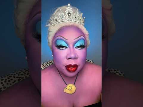 Don’t underestimate the importance of BODYY LANGUAGE 🤭💜💜 #ursula #halloweencostume #halloween2025