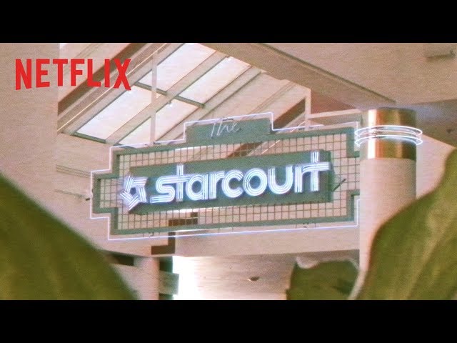 Vídeo relacionado con Stranger Things Christmas Seasons Saludos Starcourt Mall Camiseta