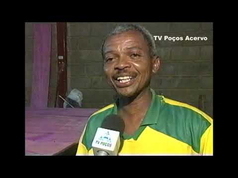 Escola de Samba União Imperial Para o Carnaval de 2003 em Poços ( TV Poços Acervo )