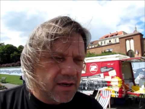 Toruń. Kiełbasa z czerwonego żuka na bulwarze