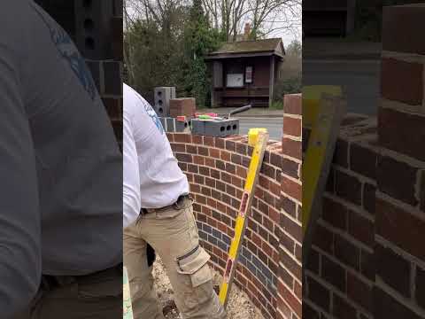 A bricklaying tip for the college newbies 🧱🧱 #bricklaying #brickwork #flemishbond #apprentice