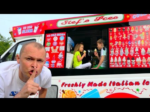 Макс и Катя играют в Вагончике мороженого или  Dad's ice-cream truck