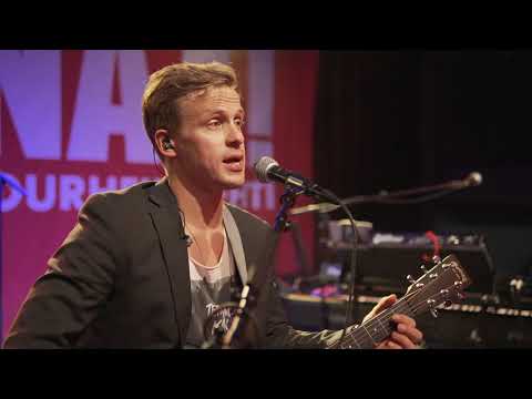 Bradley Cooper & Lady Gaga "Shallow"  -  acoustic cover by Konsta Hietanen