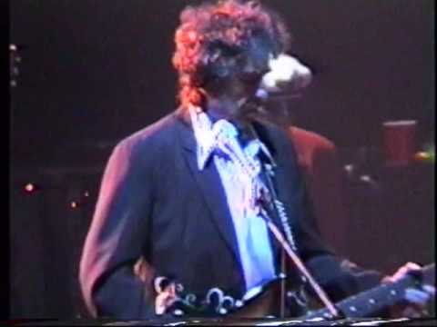 BOB DYLAN LEISURE CENTRE ARENA ASTON VILLA, BIRMINGHAM ENGLAND  APRIL 2, 1995