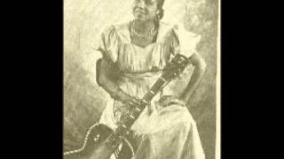 Memphis Minnie - Ain't No Use Trying To Tell On Me