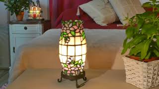 Petite lampe Tiffany : lumière et fleurs